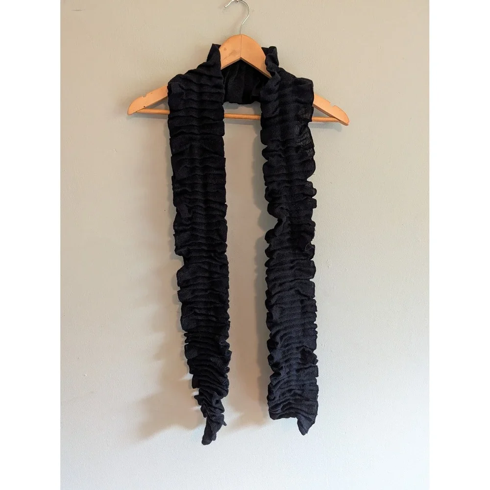 Vintage Y2K Black Accordion Pleat Scarf Ruffle Scrunchy Textured Knit Scarf